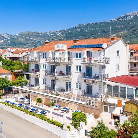 Hotel Aqua - Guest Rooms & Suites Kaštela Exteriör bild