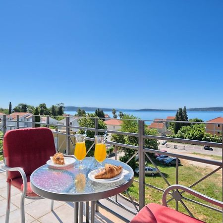 Hotel Aqua - Guest Rooms & Suites Kaštela Exteriör bild
