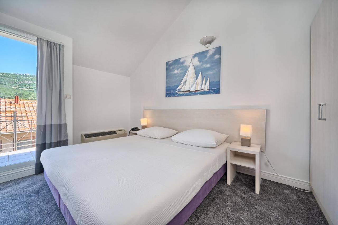 Hotel Aqua - Guest Rooms & Suites Kaštela Exteriör bild