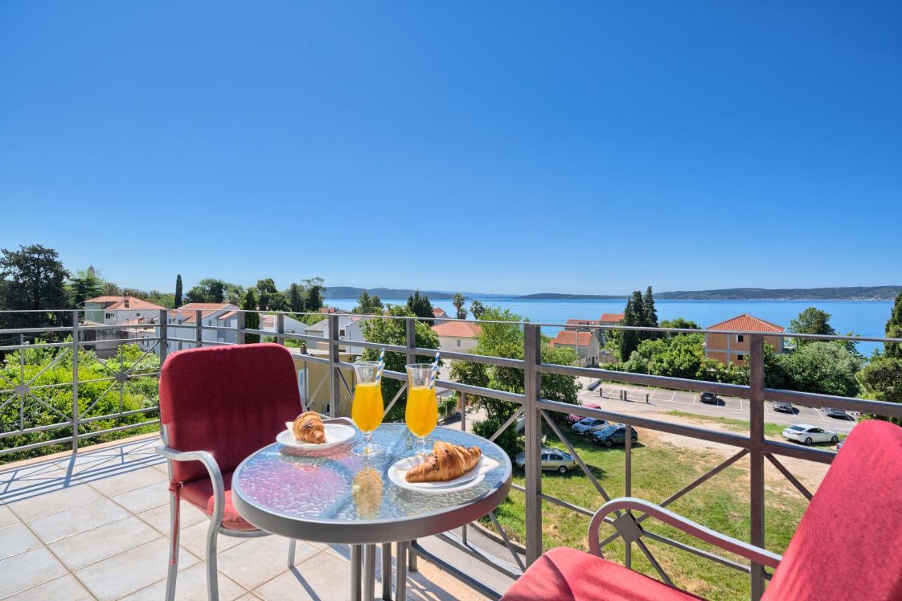 Hotel Aqua - Guest Rooms & Suites Kaštela Exteriör bild