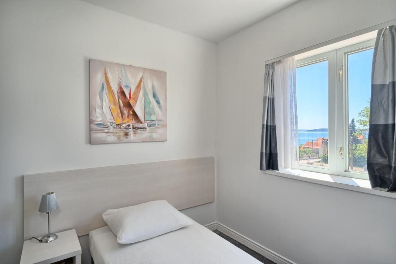 Hotel Aqua - Guest Rooms & Suites Kaštela Exteriör bild