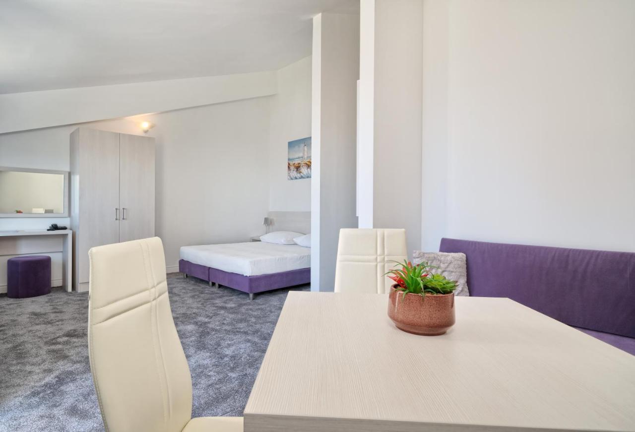 Hotel Aqua - Guest Rooms & Suites Kaštela Exteriör bild