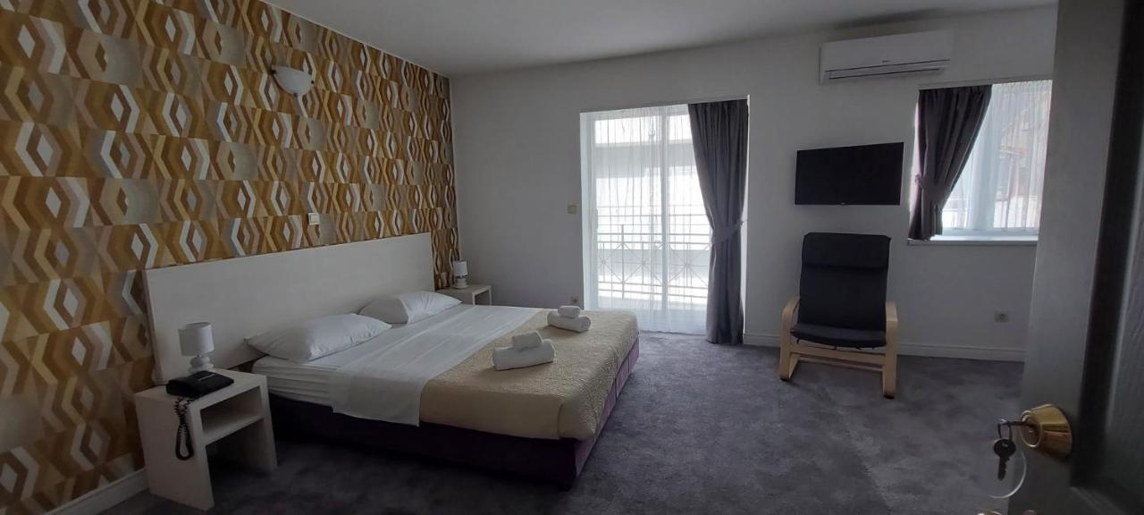 Hotel Aqua - Guest Rooms & Suites Kaštela Exteriör bild